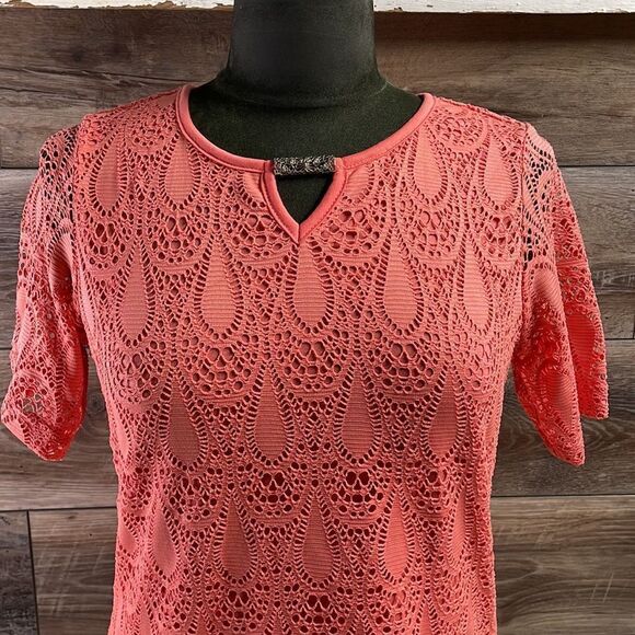 C.D. PETITES Ladies Teardrop Lace Top Overlay Blouse, Petite Small, Peach - Picture 3 of 7